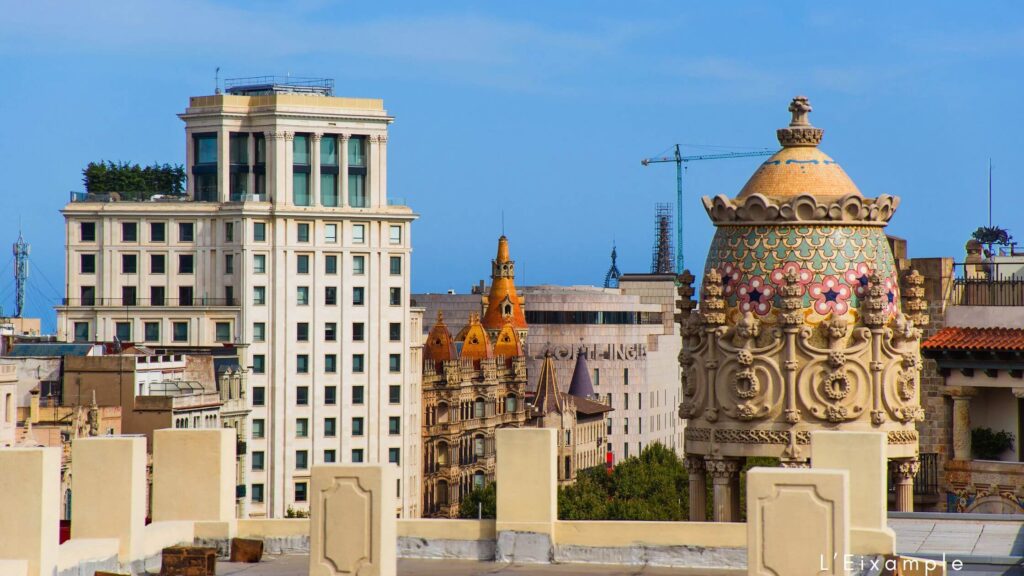 L'Eixample with its iconic grid layout is perfect for families looking for the best neighborhoods in Barcelona. With its lively vibe and family-friendly spots, it’s a fab place to live with your family.